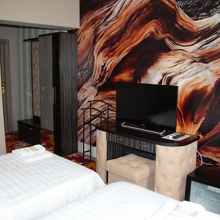 Deluxe Plaza Hotell Alma-Ata Exteriör bild
