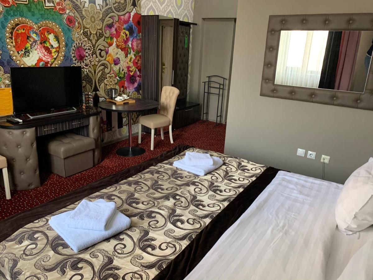 Deluxe Plaza Hotell Alma-Ata Exteriör bild