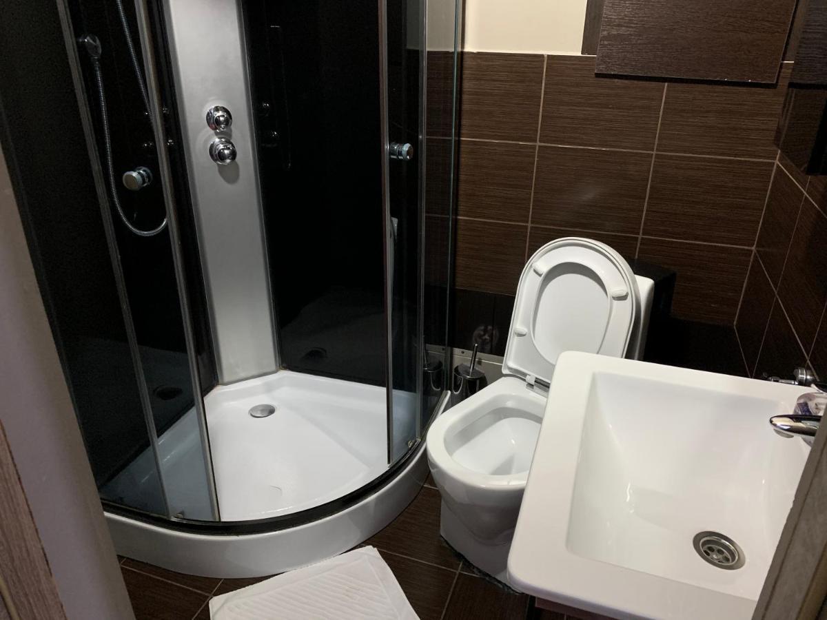 Deluxe Plaza Hotell Alma-Ata Exteriör bild