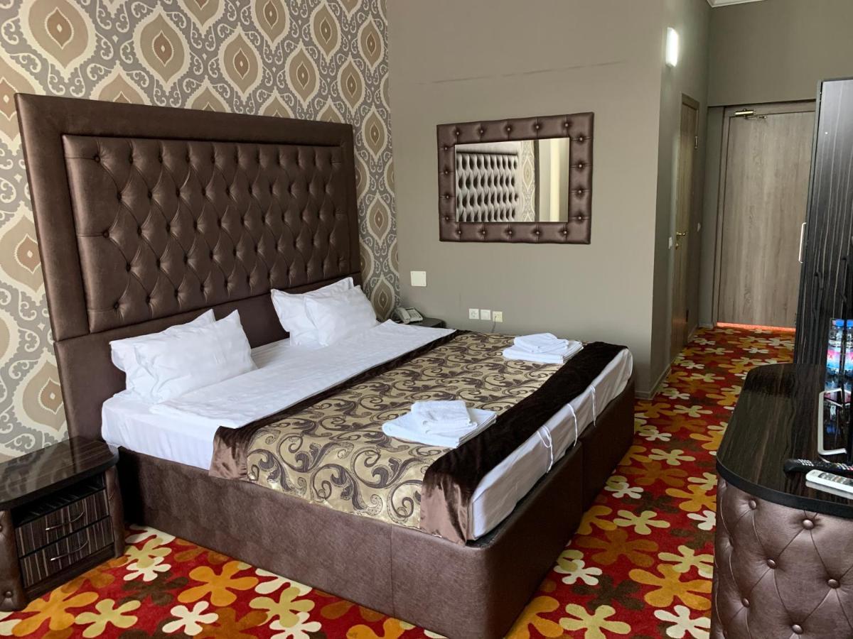 Deluxe Plaza Hotell Alma-Ata Exteriör bild