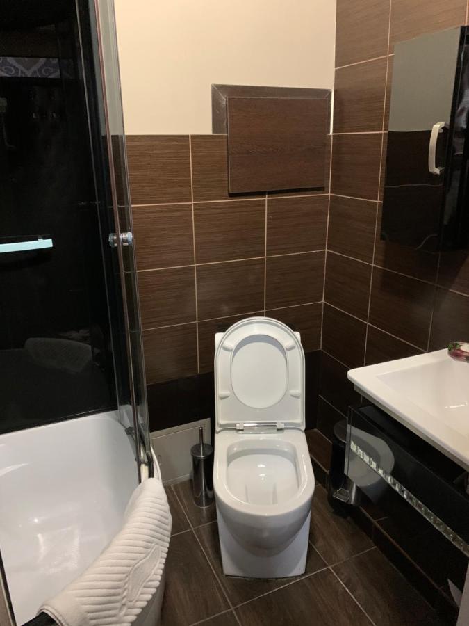 Deluxe Plaza Hotell Alma-Ata Exteriör bild