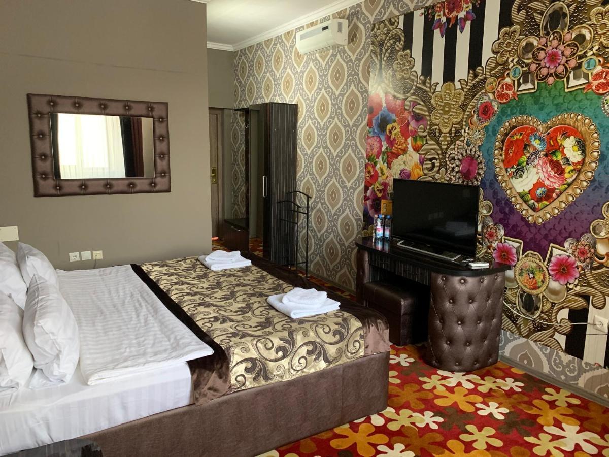 Deluxe Plaza Hotell Alma-Ata Exteriör bild