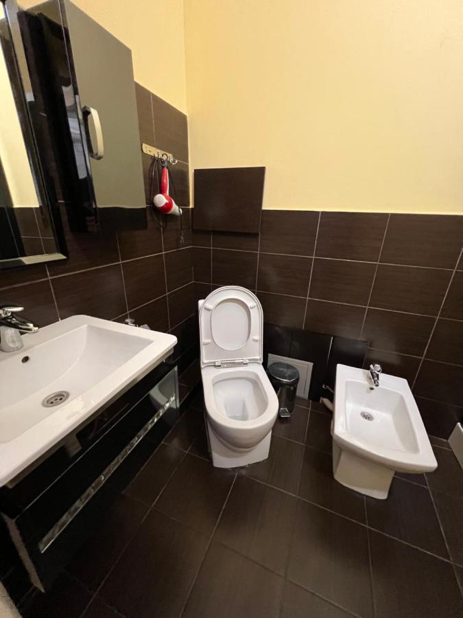 Deluxe Plaza Hotell Alma-Ata Exteriör bild