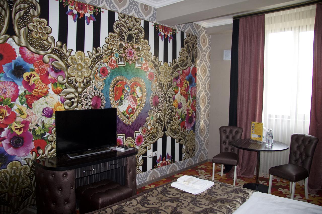 Deluxe Plaza Hotell Alma-Ata Exteriör bild