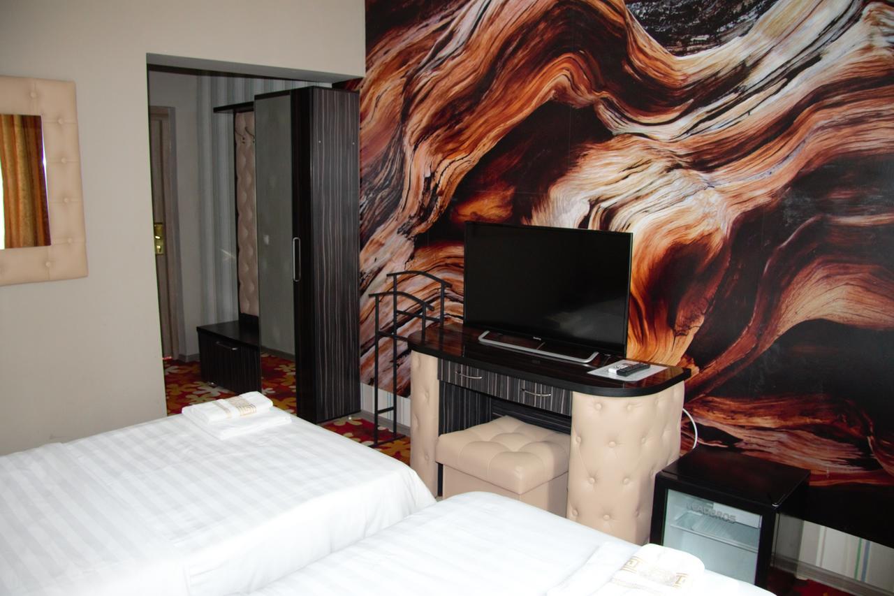 Deluxe Plaza Hotell Alma-Ata Exteriör bild