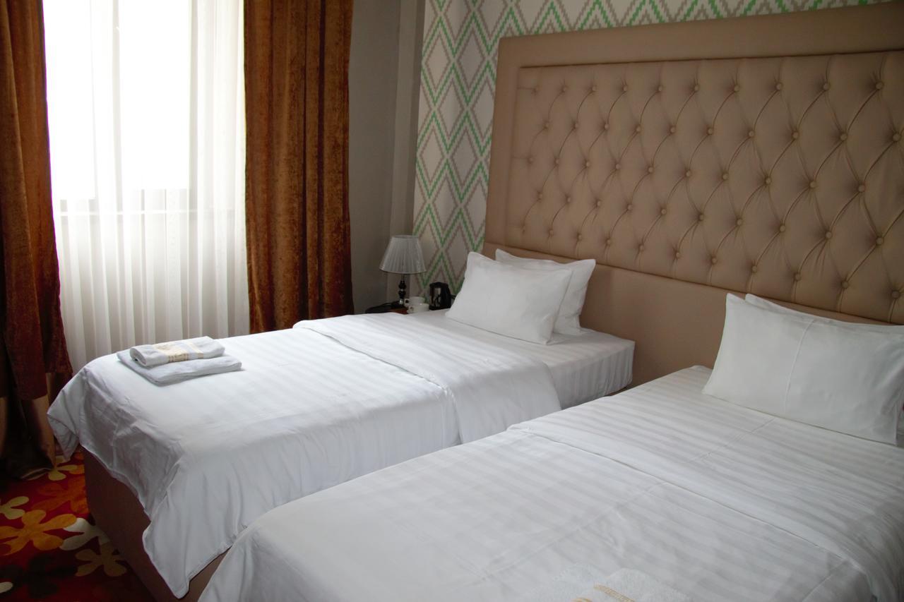 Deluxe Plaza Hotell Alma-Ata Exteriör bild